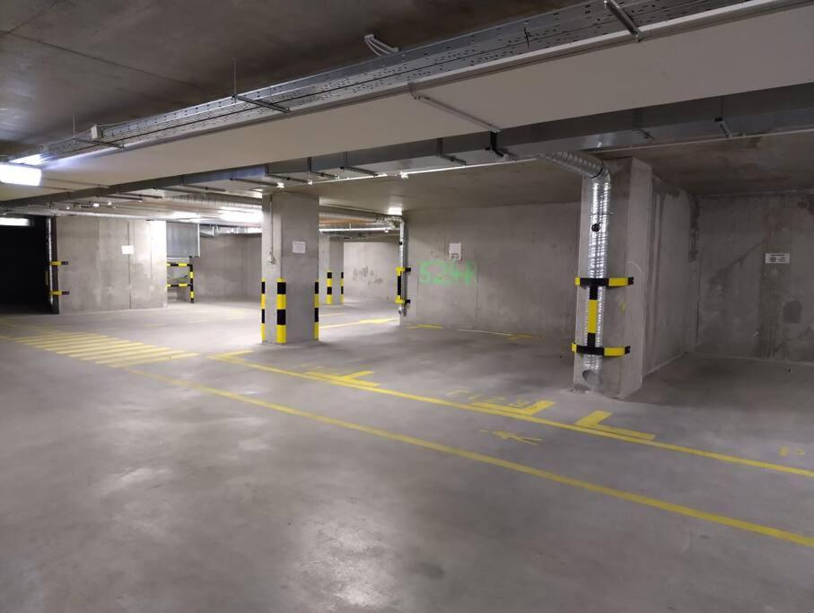 Marone 209 ~ Ac/balcony/indoor Parking Apartament